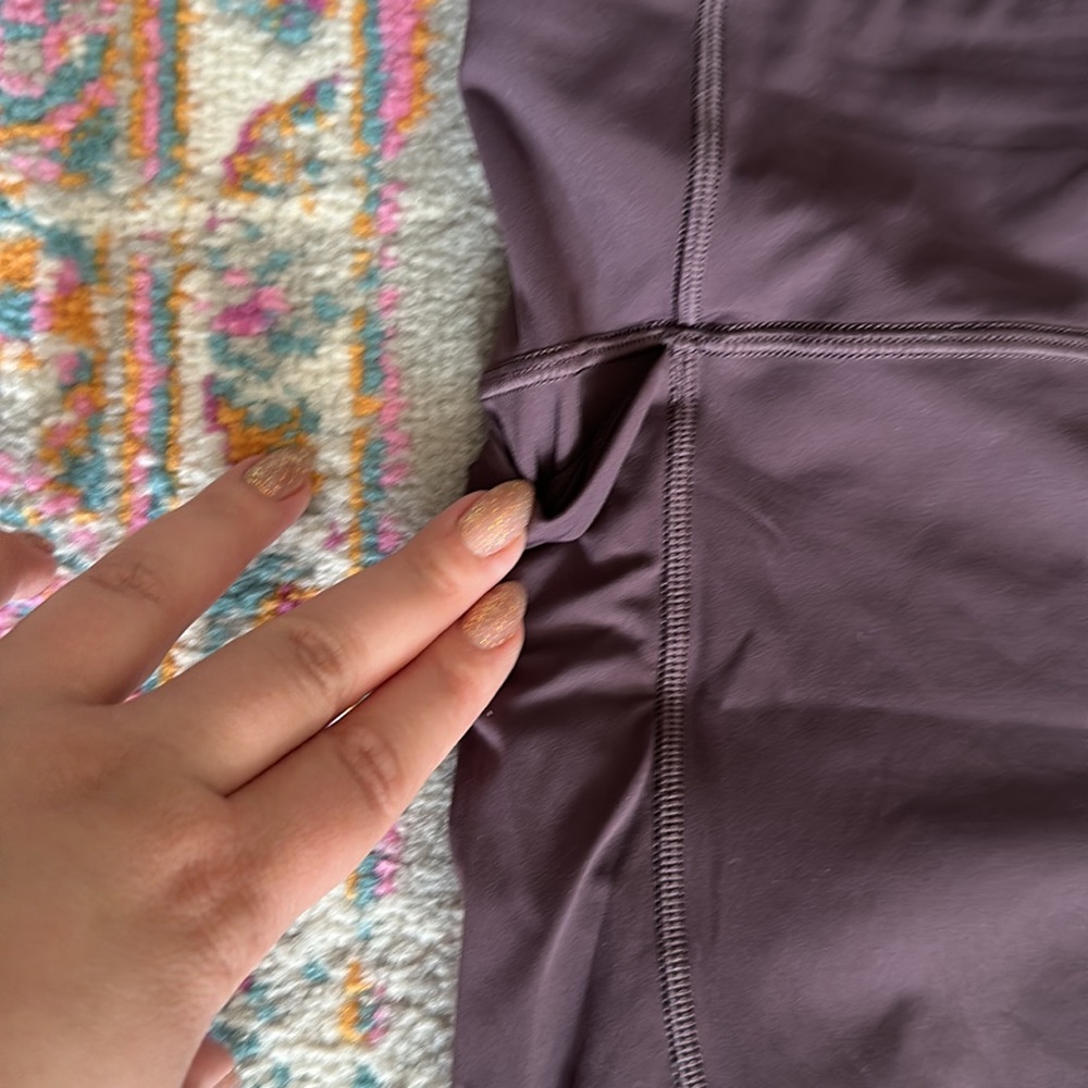 Lululemon Mesh Crop - Picture 3 of 8